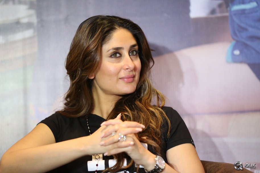 Kareena-Kapoor-at-Ki-And-Ka-Movie-Press-meet-in-Hyderabad